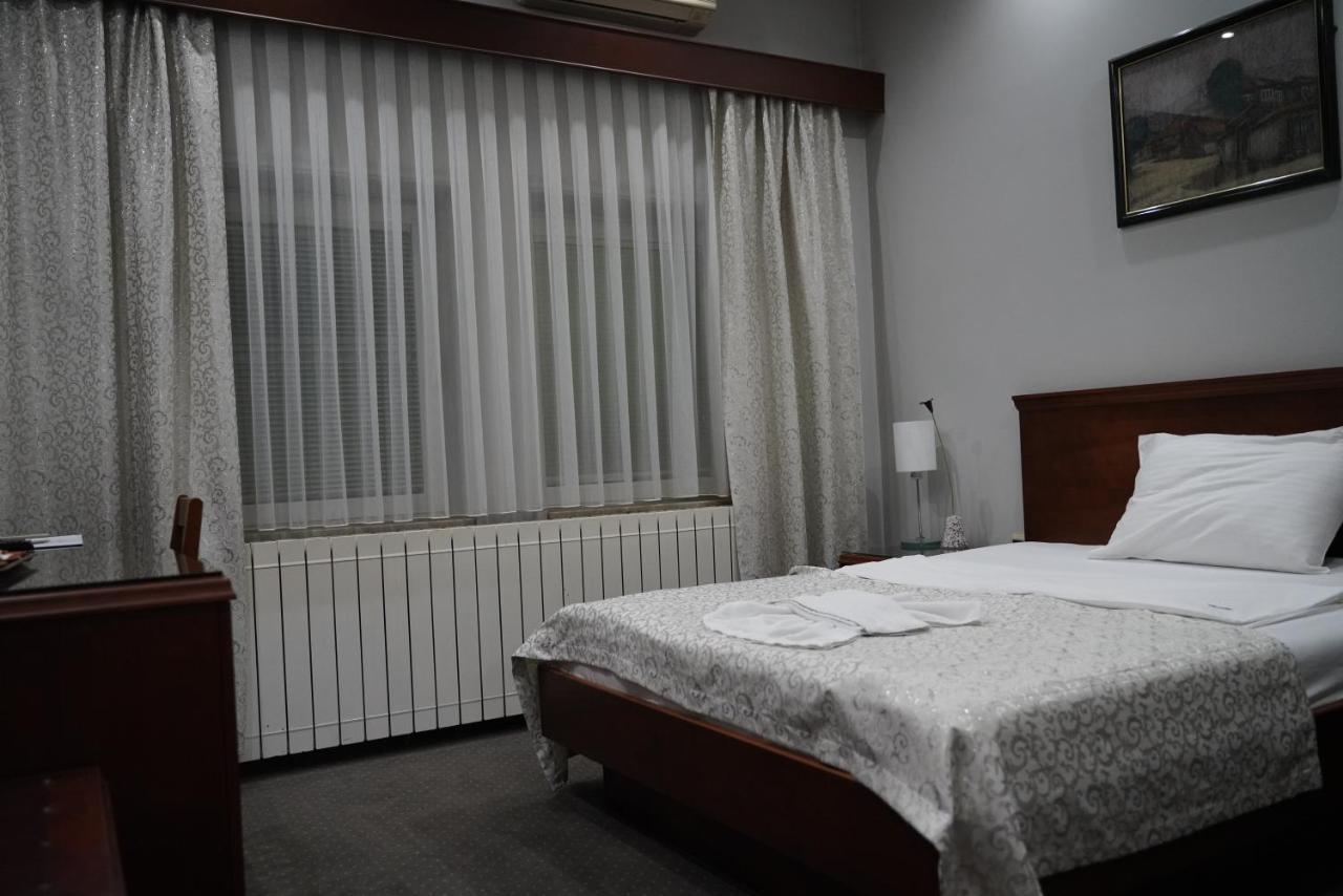 Hotel Tadz Novi Pazar Esterno foto