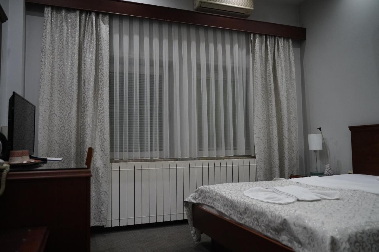 Hotel Tadz Novi Pazar Esterno foto